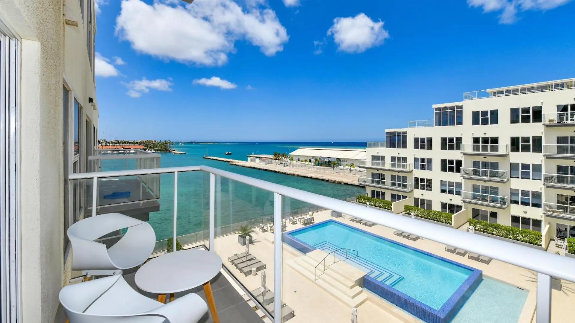 Stunnig Ocean View 2 Bedroom, 2 Bath With Infinity Pool