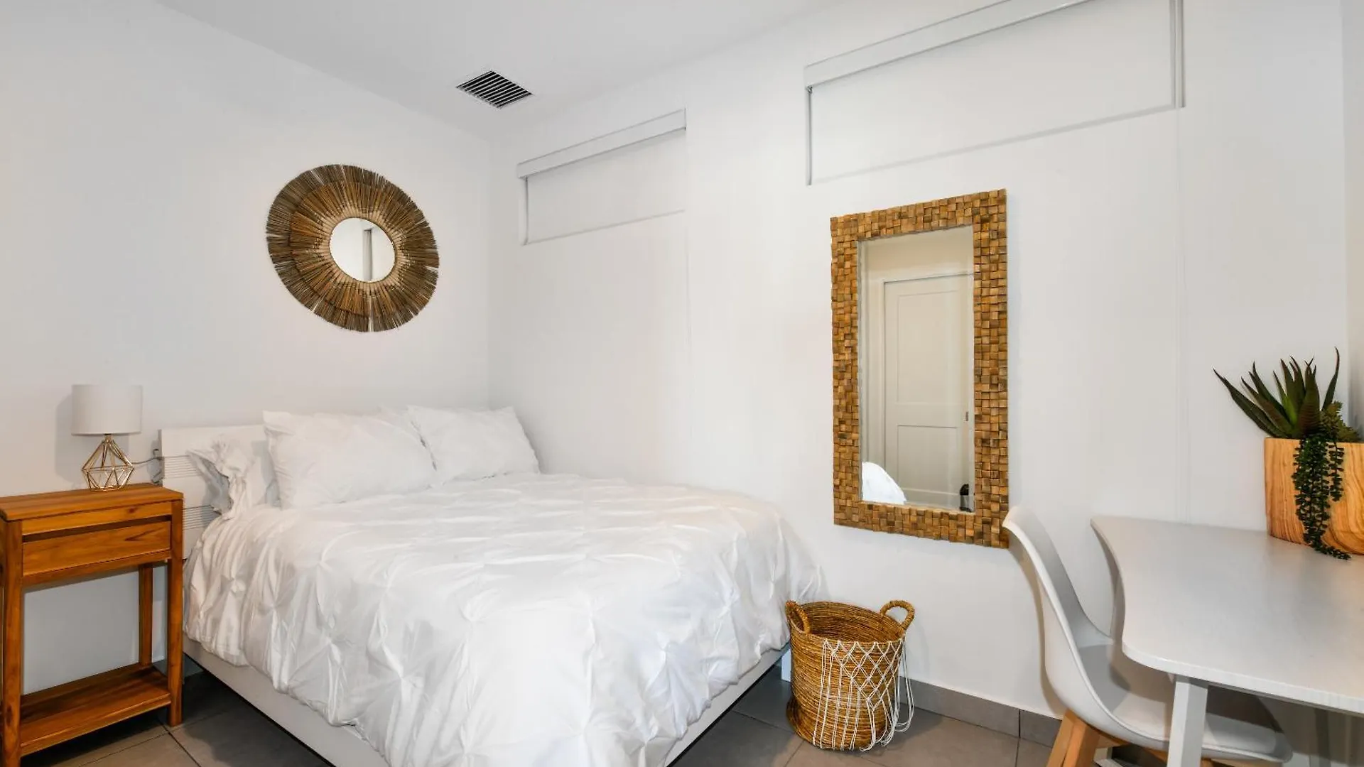 Stunnig Ocean View 2 Bedroom, 2 Bath With Infinity Pool 0*, Oranjestad Aruba